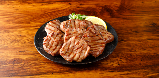 宮城・仙台 仔牛の牛タン丸ごと一本塩麹熟成（約620g）